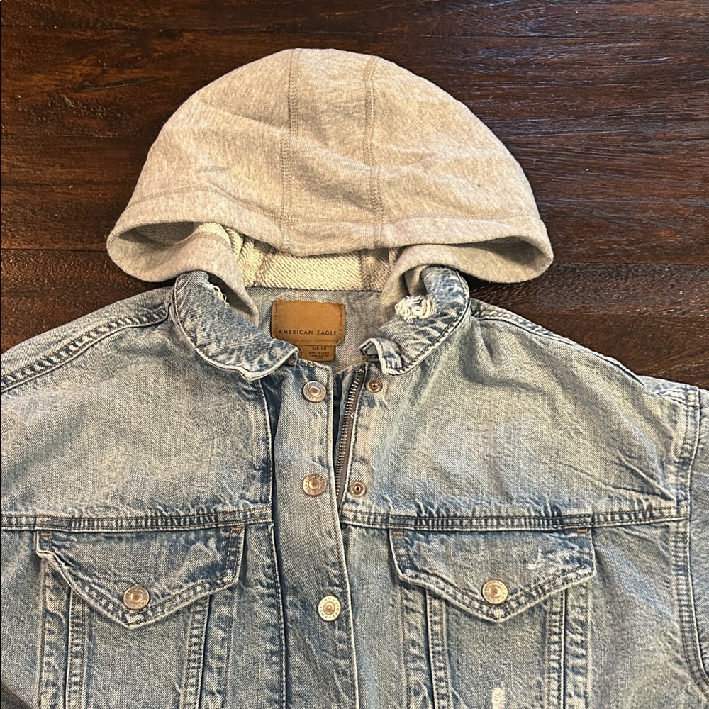 American Eagle Outfitters Cropped Light Blue Denim Jean Jacket with Gray Hood - Picture 2 of 9